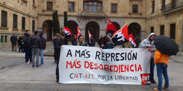 Concentración contra la represión en la Subdelegación del gobierno de Salamanca. 22/03/2015.